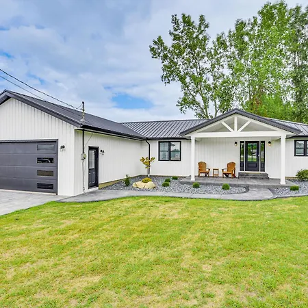 Charming Middlebury Retreat With Patio And Fire Pit Vila